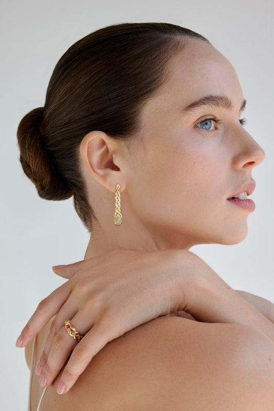 The Lady’s Earrings White Gold
